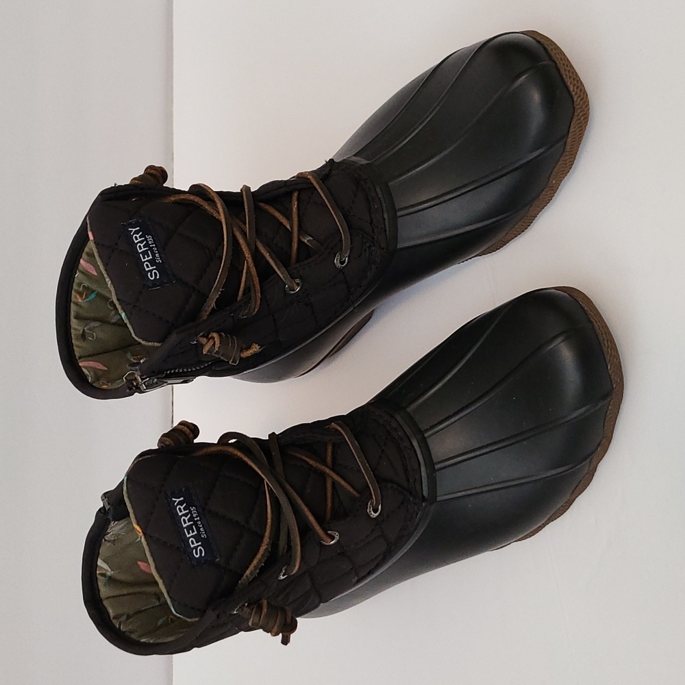 Women's Sperry snow boots, size 8, black
